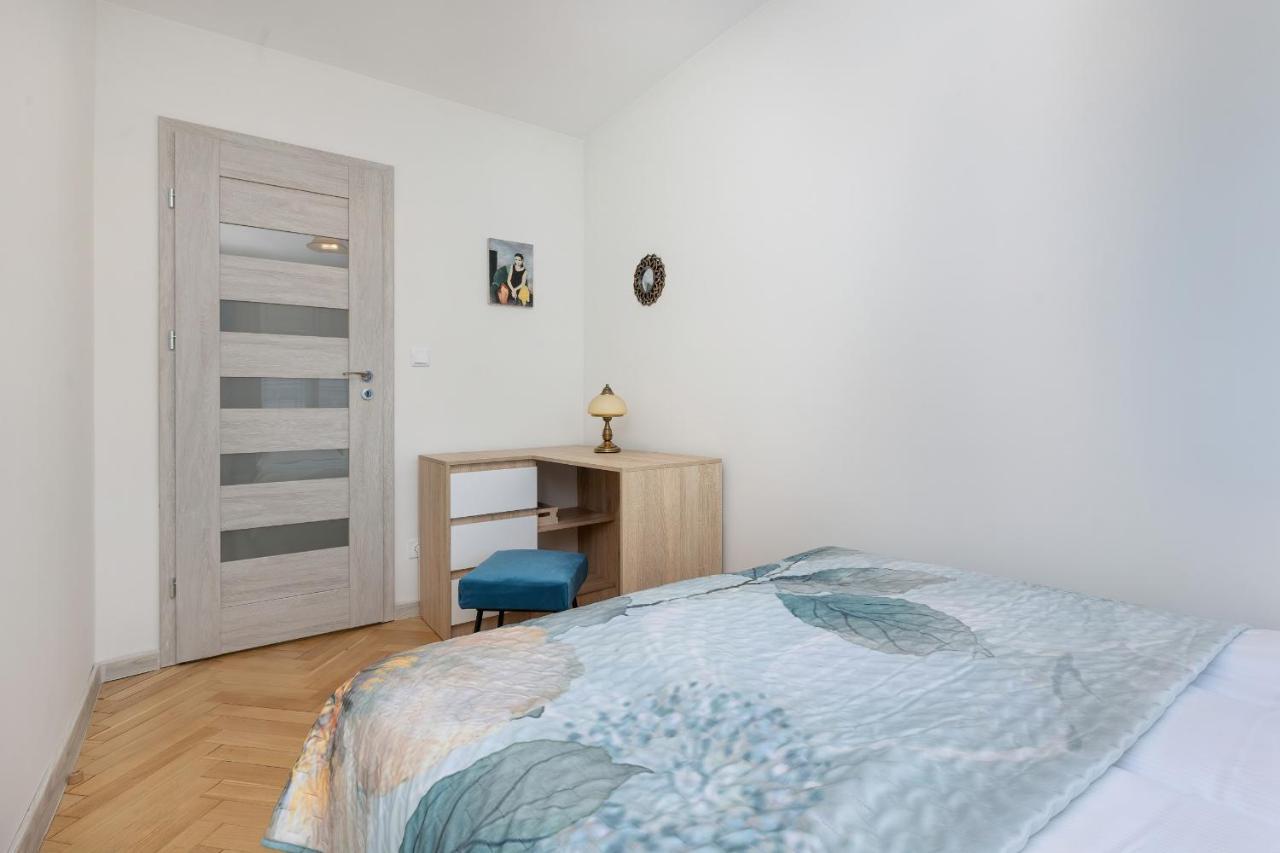 Cozy And Comfortable Wola Apartment By Noclegi Renters Warsaw Exterior photo
